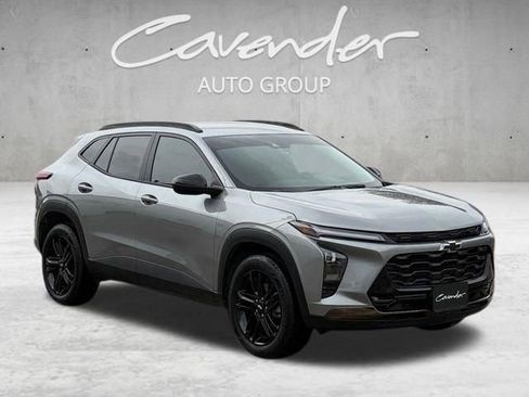 Used 2025 Chevrolet Trax ACTIV FWD image 2