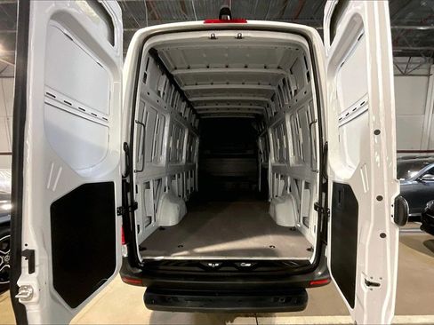 Used 2025 Mercedes-Benz Sprinter 2500 image 11