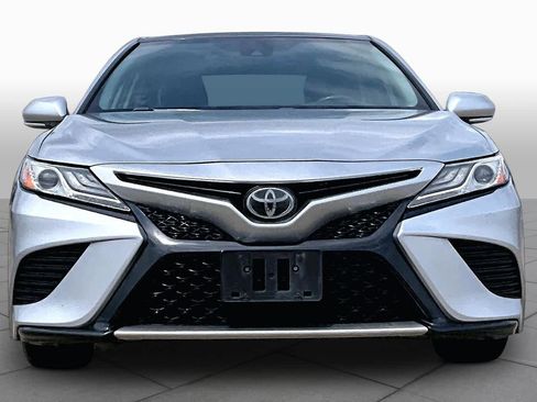 Used 2020 Toyota Camry XSE FWD image 3