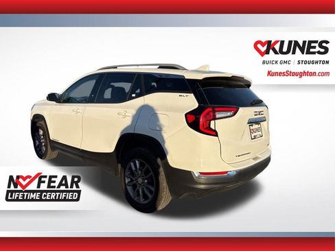 Used 2024 GMC Terrain SLT image 9