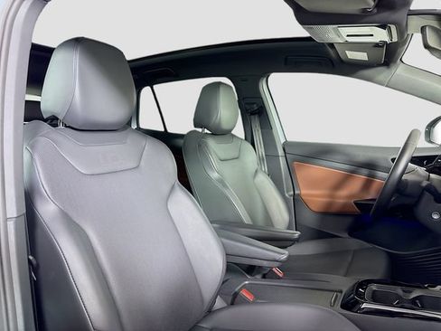 Certified 2022 Volkswagen ID.4 Pro S AWD/4WD image 32