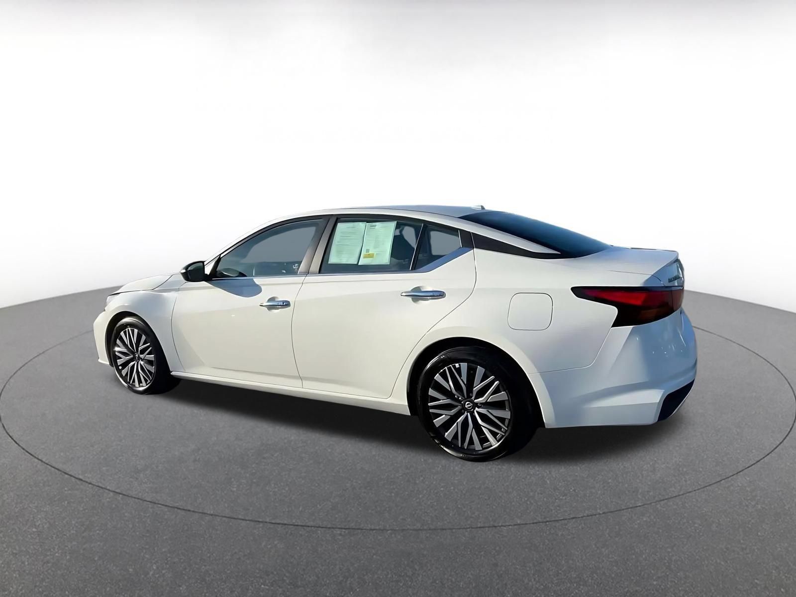 Used 2025 Nissan Altima 2.5 SV FWD image 9