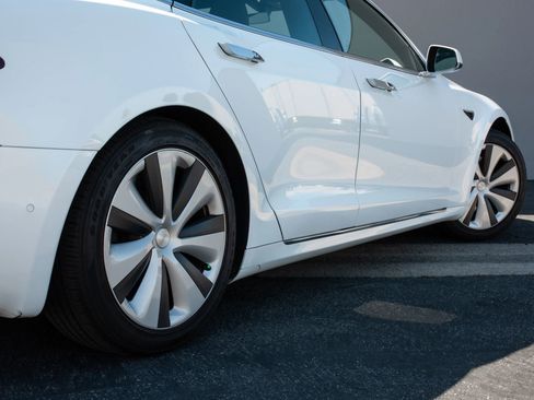 Used 2021 Tesla Model S Long Range Plus image 27