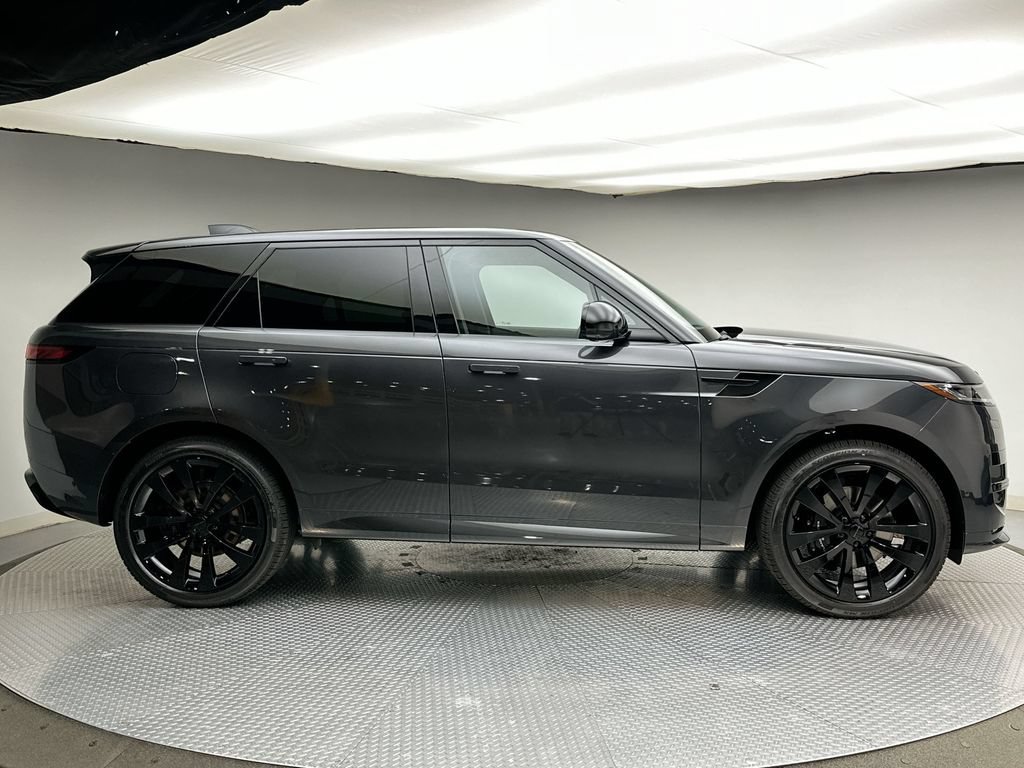 New 2027 Land Rover Range Rover Sport Dynamic SE AWD/4WD image 4