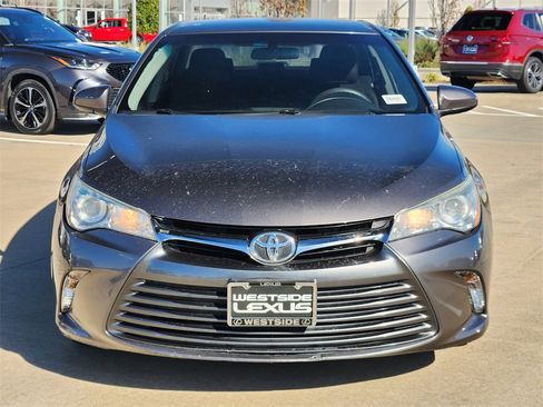 Used 2015 Toyota Camry LE image 2