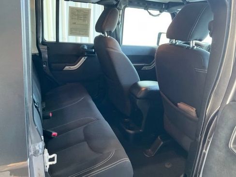 Used 2016 Jeep Wrangler Unlimited Sahara w/ Dual Top Group AWD/4WD image 18