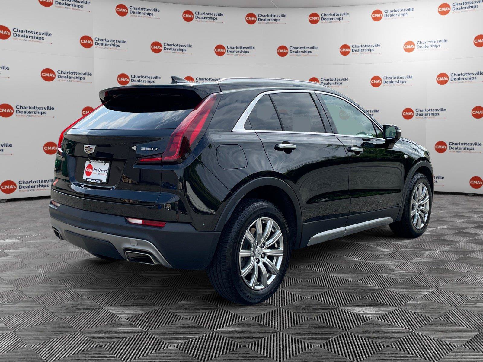 Used 2022 Cadillac XT4 Premium Luxury w/ Safety Alert Package FWD image 5