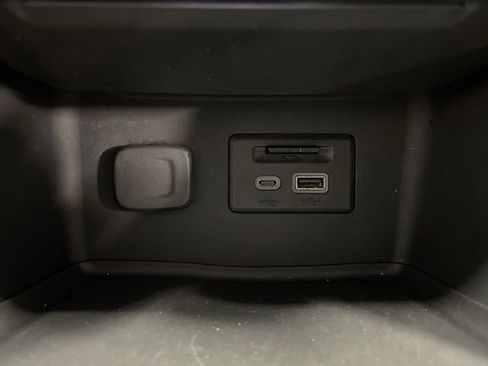 Used 2023 GMC Acadia SLT image 37