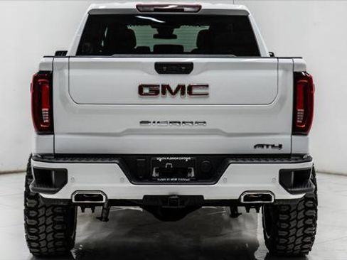 Used 2023 GMC Sierra 1500 AT4 image 9