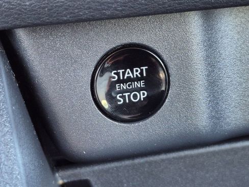 Used 2024 Nissan Rogue SV image 27