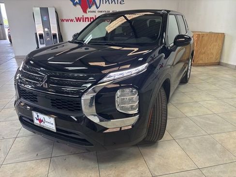 Used 2024 Mitsubishi Outlander ES FWD image 4