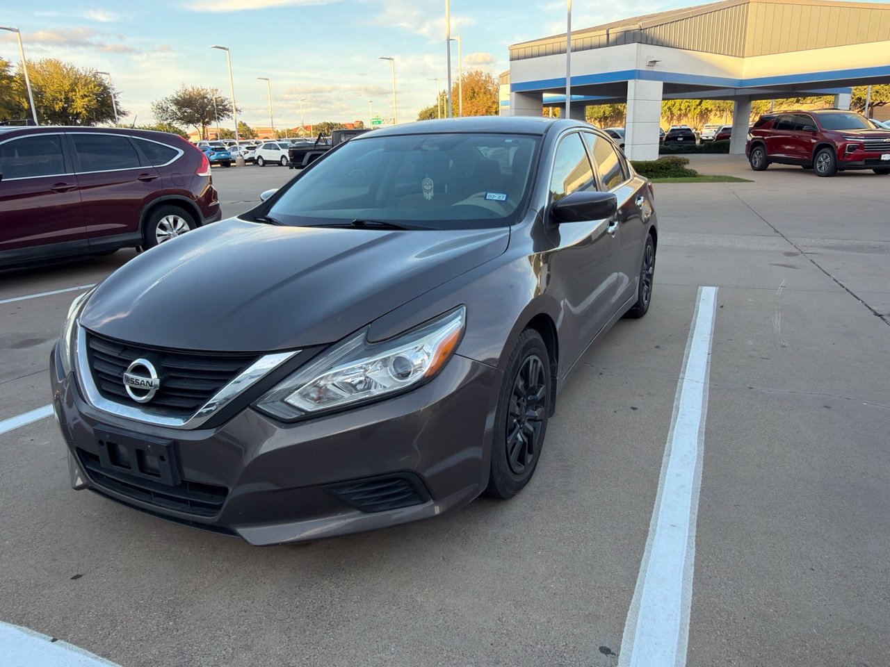 Used 2017 Nissan Altima 2.5 S w/ Power Driver Seat Package FWD image 2