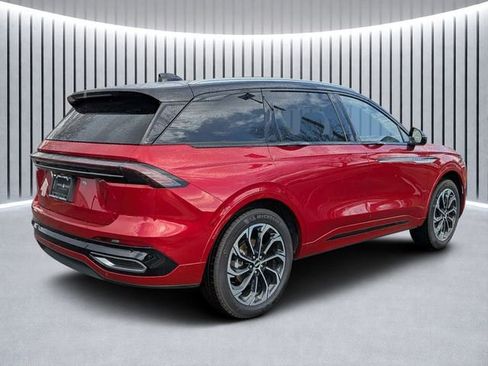 Used 2025 Lincoln Nautilus Reserve AWD/4WD image 3