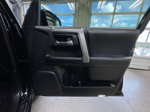 Used 2018 Toyota 4Runner SR5 AWD/4WD image 27