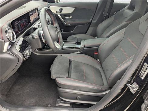 Used 2025 Mercedes-Benz CLA 250 image 17