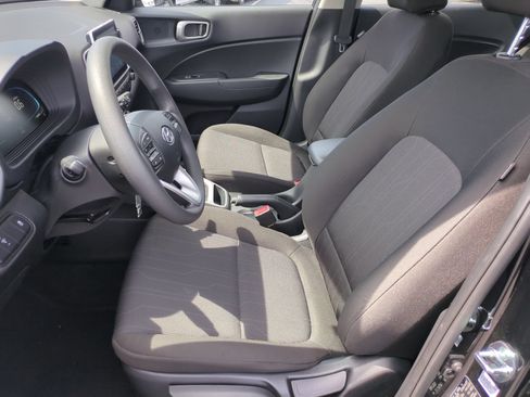 Used 2026 Hyundai Venue SE FWD image 16