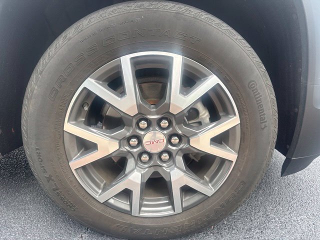 Used 2023 GMC Acadia SLE FWD image 4