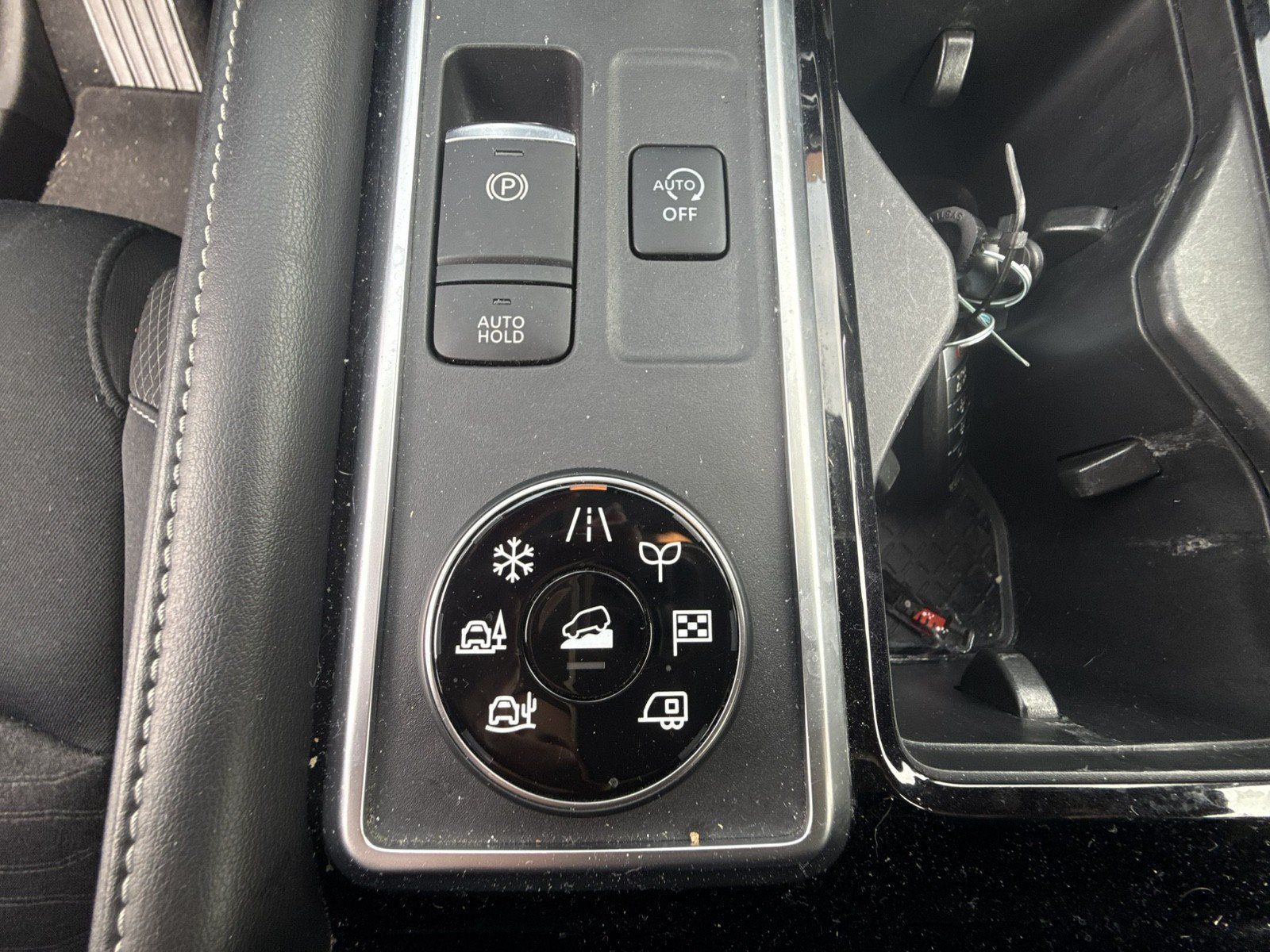 Used 2022 Nissan Pathfinder SV w/ SV Premium Package AWD/4WD image 17