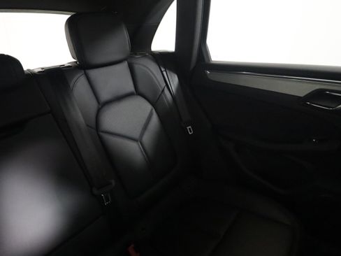 Certified 2025 Porsche Macan image 17