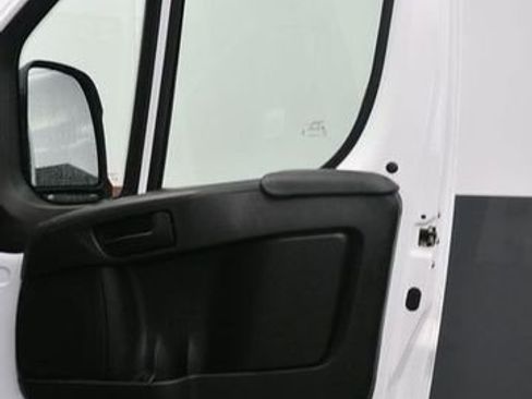 Used 2025 RAM ProMaster 2500 w/ Convenience Group FWD image 9
