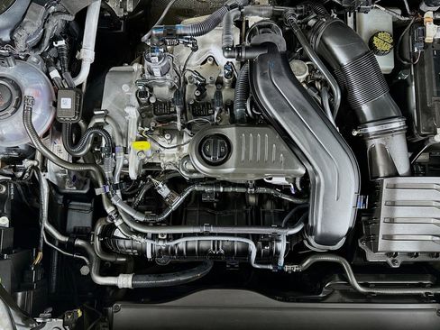 Used 2022 Volkswagen Taos SE w/ Panoramic Sunroof Package image 13