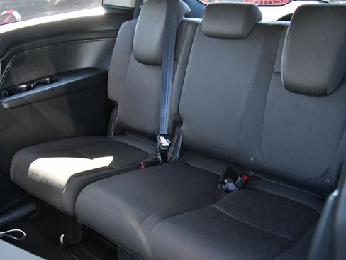 Used 2018 Honda Odyssey LX image 34