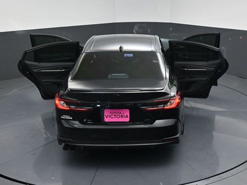 Used 2025 Toyota Camry SE image 25