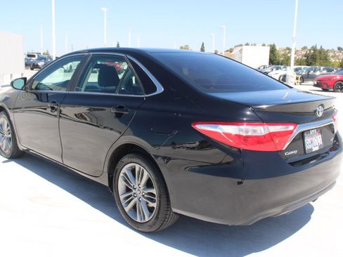 Used 2017 Toyota Camry SE FWD image 5