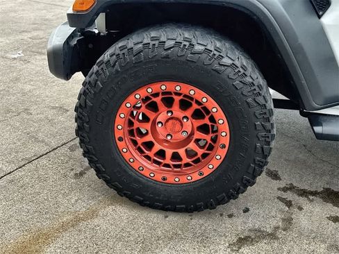 Used 2023 Jeep Gladiator Sport w/ Trailer Tow Package image 9