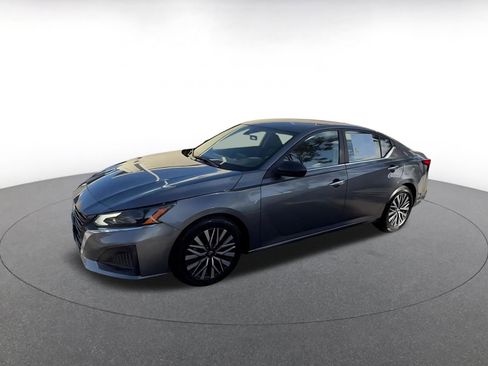 Used 2025 Nissan Altima 2.5 SV image 8