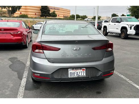 Used 2019 Hyundai Elantra SE w/ Cargo Package FWD image 6