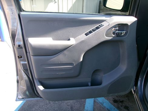 Used 2017 Nissan Frontier SV AWD/4WD image 14