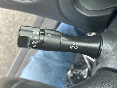Used 2019 Nissan Pathfinder SV image 24