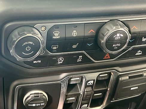 Used 2022 Jeep Gladiator Sport image 19