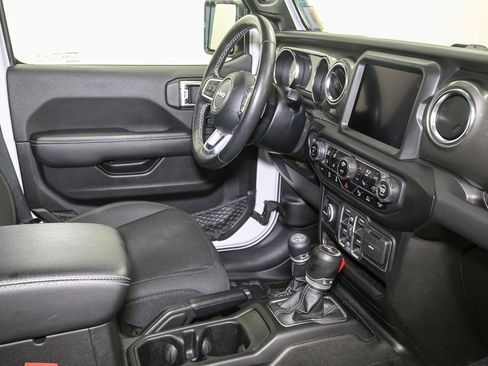 Used 2022 Jeep Wrangler Unlimited Sahara w/ LED Lighting Group AWD/4WD image 21