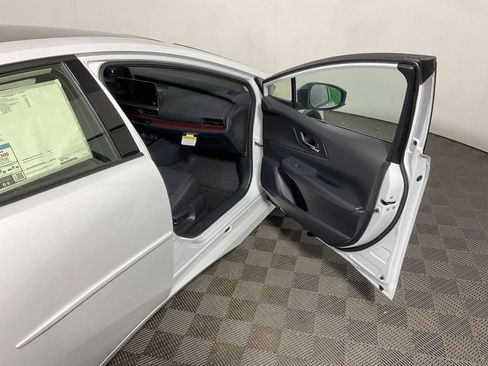 New 2025 Toyota Prius Plug-In Hybrid image 36