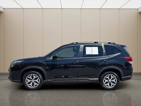 Used 2023 Subaru Forester Premium AWD/4WD image 2