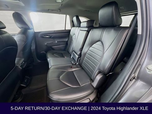 Used 2024 Toyota Highlander XLE image 25