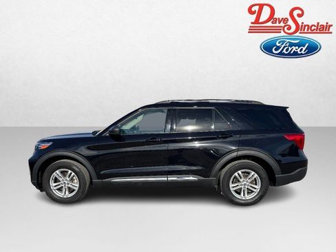 Used 2023 Ford Explorer XLT w/ Equipment Group 202A AWD/4WD image 10