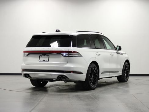 Used 2025 Lincoln Aviator Reserve w/ Luxury Package image 4