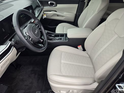 Certified 2025 Kia Sorento EX image 11