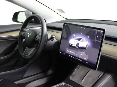 Used 2023 Tesla Model 3 Standard Range image 18