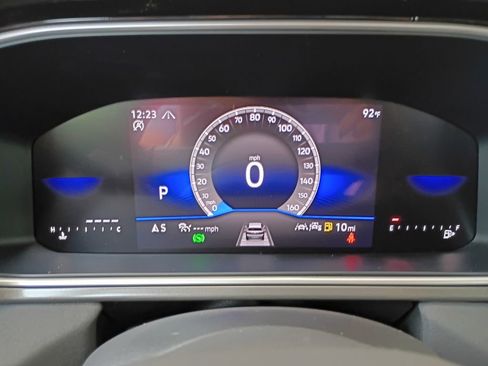 New 2025 Volkswagen Taos SE image 18