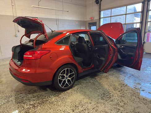 Used 2018 Ford Focus SEL image 12