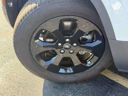 Used 2024 Land Rover Defender 110 S image 11