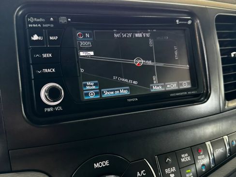 Used 2013 Toyota Sienna SE FWD image 33