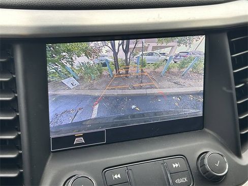 Used 2022 GMC Acadia SLT w/ Elevation Edition image 7