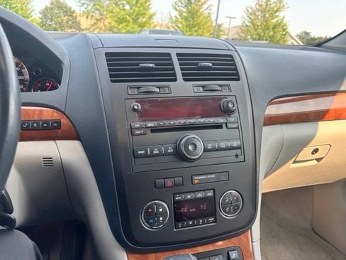 Used 2008 Saturn Outlook XR w/ Carbon Flash Special Edition AWD/4WD image 11