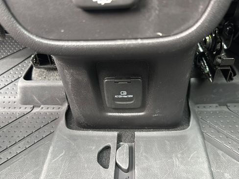 Used 2024 Chevrolet Equinox Premier image 24