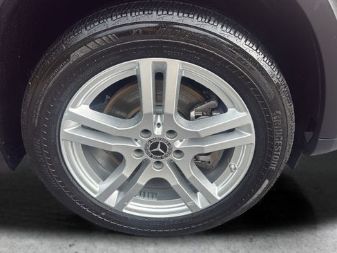Used 2021 Mercedes-Benz GLB 250 w/ Premium Package image 23